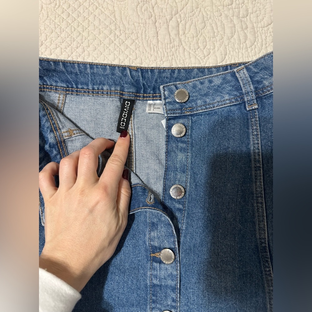 Divided jeans skirt with front buttons - Picture 2 of 4